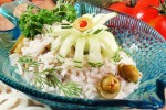 Салат с консервированной рыбой и рисом