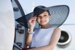 Женская шляпа с широкими полями: с чем сочетать и как ухаживать